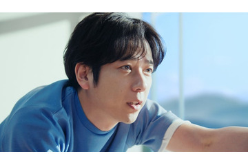 二宮和也「体に関する新事実」明らかに 新CMのヨガポーズで安定した体幹力披露 画像