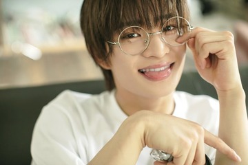 ACEes浮所飛貴「ベツコミ」不定期で連載開始 “浮所くんとこんな恋がしたい”を実現・初回は「家で過ごす昼下がり」 画像