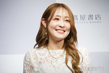 大沢あかね、美スタイル際立つ韓国での水着ショット披露に反響「美しさに磨きがかかってる」「スタイルよすぎ」 画像