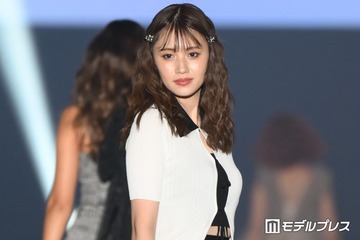 「イッテQ！」出川ガールで話題のモデル、スラリ美脚際立つミニ丈ワンピでカフェ巡り「完璧な脚線美」「お人形さんみたい」と反響 画像