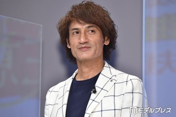 本並健治「ヘアカラー」鏡越しの自撮りショット公開「仕上がりが楽しみです」「何色になるんだろう？」の声 画像