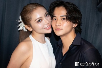 「シャッフルアイランド」かつよし＆フィーナカップル、1年間の思い出写真一挙公開「美男美女」「全部絵になる」の声 画像