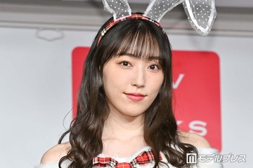 元モー娘。メンバー、ミニスカツインコーデで現役メンバーと香港ディズニー満喫「美脚コンビ」「姉妹みたい」の声 画像