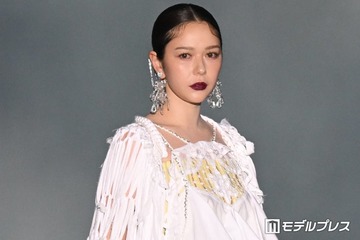 村重杏奈、トップバッターで「TGC新潟」開幕 レースドレスで美スタイル輝く【TGC新潟2026】 画像