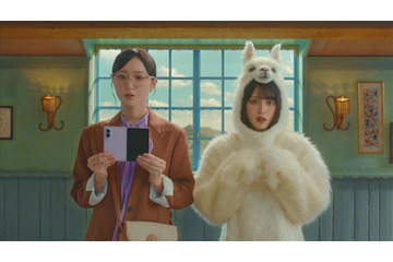 ＝LOVE佐々木舞香、アルパカ役で白戸家のお父さんと初対面 大谷映美里＆野口衣織は「ソフトバンク」CM初出演 画像