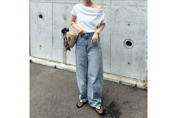 オフショルの抜け感が主役。ワイドデニムで作る大人カジュアル【40代の毎日コーデ】 画像