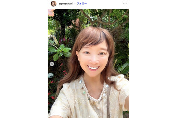 有名歌手、カリフォルニアでの美脚際立つ膝上ワンピ姿公開「いつまでも変わらない美しさ」「絵になりすぎる」と反響 画像