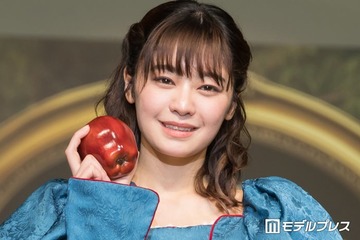 「御上先生」吉柳咲良「空を頭に纏った」青バンダナ×ノースリコーデに反響「オシャレ上級者」「映画のワンシーンみたい」の声 画像