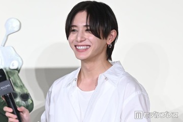 Hey! Say! JUMP山田涼介、夏の思い出回顧「小さい頃よく家族と」白シャツ×デニムの爽やかスタイル 画像