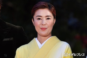 寺島しのぶ、海パン姿の息子・尾上眞秀の姿公開「夏らしさ全開」「海が似合いすぎる」と反響 画像