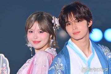「今日好き」今井暖大＆おさき、姉弟仲良く背中合わせで密着「織姫と彦星みたい」「リンクコーデかわいい」【関コレ2026A/W】 画像