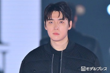 「脱出おひとり島」出演の“イケメンカフェ経営者”キム・ジョンス、オールブラックコーデでランウェイ闊歩 日本イベントで存在感放つ【関コレ2026A/W】 画像