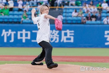 Hey! Say! JUMP知念侑李、初ファーストピッチは“50点” ピンクグローブに感じた不安明かす「縁もゆかりも無いようなアイドルが出てきたときに」 画像