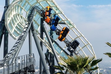 映画「ワイスピ」コースター、米ユニバでソフトオープン おなじみの車両模したライドで空中疾走 画像