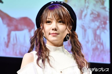 田中れいな、モノクロミニスカコーデから圧巻美脚披露「頭身がすごすぎる」「スタイル良すぎ」の声 画像