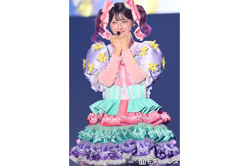 しなこ、TikTokバズ楽曲披露で会場沸かす キッズモデル10人とランウェイ登場【TGC松山2026】 画像