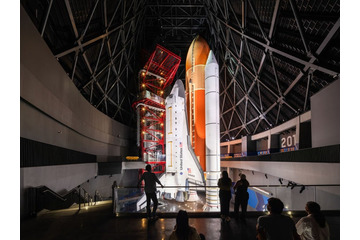 宇宙船エンデバーが“発射ポーズ”で恒久展示 米カリフォルニアに「サミュエル・オシン航空宇宙センター」11月開館へ 画像