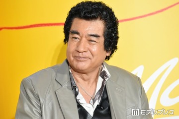 藤岡弘、「愛車のキャンピングカーで」子供達4人とのアウトドアショット公開「スタイルも顔も最強」「美男美女揃い」と反響 画像