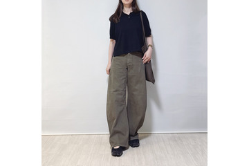 GU最強。今っぽいカーブシルエットがキレイな3Dバレルジーンズという新提案【40代の毎日コーデ】 画像