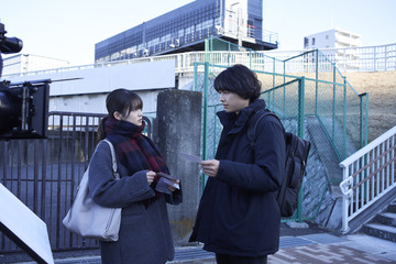 松村北斗×今田美桜、禁断バディ誕生の舞台裏とは？『白鳥とコウモリ』現場レポート＆メイキング写真解禁　 画像