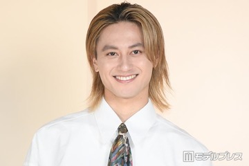 Aぇ! group小島健、裸のままソファで3時間寝落ち 小田切ヒロ＆レインボー池田直人から“美容の洗礼” 画像