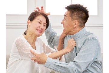不倫した側から離婚請求できる？浮気されたのに離婚できない？裁判所で理由として認められる「意外なルール」 画像