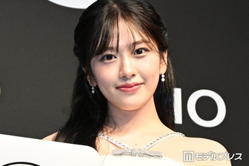 IVEユジン、美デコルテ際立つベアトップドレス姿披露「背中が美しい」「スタイル抜群」 画像