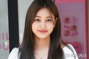 TWICEジヒョ、美脚全開のブラックコーデ披露「スタイル抜群で見惚れる」「圧倒的な脚の長さ」と反響 画像
