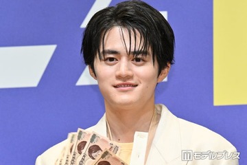 鈴鹿央士、祖母役演じた初共演女優に感謝「“おばあちゃんのために”というのを思い起こさせていただけた」【藁にもすがる獣たち】 画像