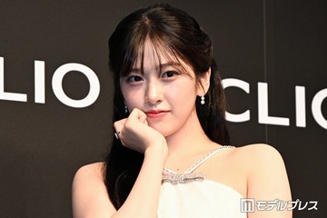 IVEユジン、美ウエスト際立つミニ丈トップスコーデ 香港ショットに「可愛すぎて夜でも目立つ」「スタイル神」と反響 画像