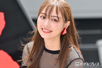 内田理央、ウエストチラリのオフショルトップスで美スタイル公開「デコルテが綺麗」「美しすぎる」の声 画像