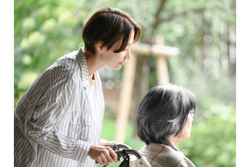 親の年金や貯蓄が少ない場合、施設はムリで自宅介護するしかないの!? 認知症になる前が重要！施設入所で失敗しないための準備 画像