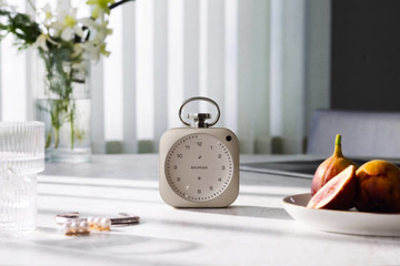 バルミューダの「The Clock」に特別カラー・シャンパンゴールドが登場。新機能「ナイトルーティン」も話題に 画像