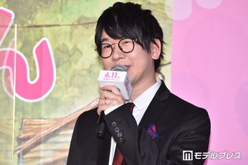 花江夏樹「式を挙げた式場で娘たちとも一緒に」結婚10周年記念ショット公開「幸せが溢れてる」「素敵」などの声 画像