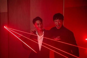 堺雅人主演「VIVANT」乃木の別人格F＆チョッキーが笑み浮かべる 18話場面写真先行解禁 画像