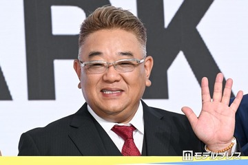 “脳梗塞で休養中”伊達みきお、デニム姿の近影公開で「もしかして退院した？」「復帰楽しみ」と話題 画像