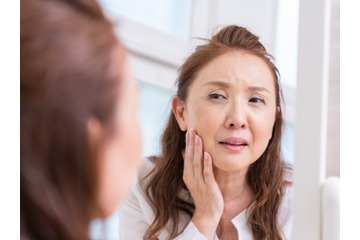 「シミ・シワ・たるみ」だけじゃない！ピリピリ痛む、ムズムズする…更年期に増える肌の違和感、原因は女性ホルモン？肌への影響を専門医が解説 画像