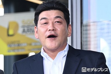 サンドウィッチマン富澤、“ピースサインに違和感”判明した病気「伊達は右手がそんな状態」 画像