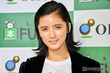 藤井萩花、双子とディズニー満喫ショット公開「どこを切り取っても絵になる」「靴下も髪型もおしゃれ」 画像