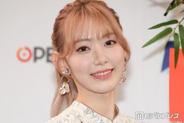 LE SSERAFIMサクラ「髪の毛暗くしました」ピンク→ダークトーンに大胆イメチェン「透明感が半端ない」「印象変わる」の声 画像