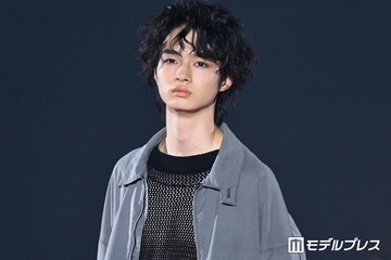 「国宝」で話題・越山敬達、ルーズジャケット着こなしクールに魅せる「パーマ似合いすぎ」「雰囲気がガラッと変わる」の声【TGC2026A/W】 画像