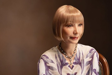 Netflixシリーズ「ダウンタイム」全身整形望む末期がんの女性・ゆり子（研ナオコ）、10数パーツの特殊メイク 劇的な変貌ぶりが話題 画像