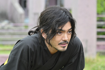 林遣都“若きノゴーン・ベキ”が登場　“悪い大人”がついに判明…「チンギス―VIVANT THE ORIGIN STORY―」 画像