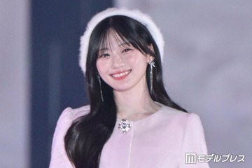 乃木坂46川崎桜、淡いピンクコートのガーリーコーデ ベレー帽姿で甘い笑顔【ガルアワ2026A/W】 画像