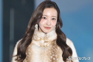 板野友美、ファーアウター×フレアミニスカで美脚際立つ「神スタイル」「ずっと可愛い」と反響 画像