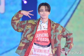 ONE N’ ONLY⾼尾颯斗、柄×柄のド派手コーデ着こなし 新曲“ゴルサンポーズ”にファン沸く【ガルアワ2026A/W】 画像