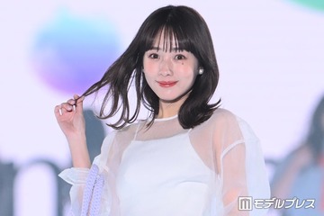 前田希美「サイゼみたいなディアボラ風チキン」メインの食卓公開「手が込んでる」「食器オシャレですね」の声 画像