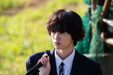 窪塚愛流は「ほっとけない弟系愛嬌俳優」山元環監督が印象明かす「呪いのスマホ」独占カット解禁 画像