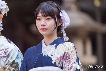 乃木坂46岡本姫奈、美脚際立つ黒タイツコーデ公開「何頭身あるの」「スタイル神」と反響 画像