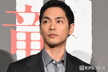 柳楽優弥、デビュー当初に目指していた“意外な道”明かす「審査結果が1年くらい遅れまして」【RYUJI 竜二】 画像